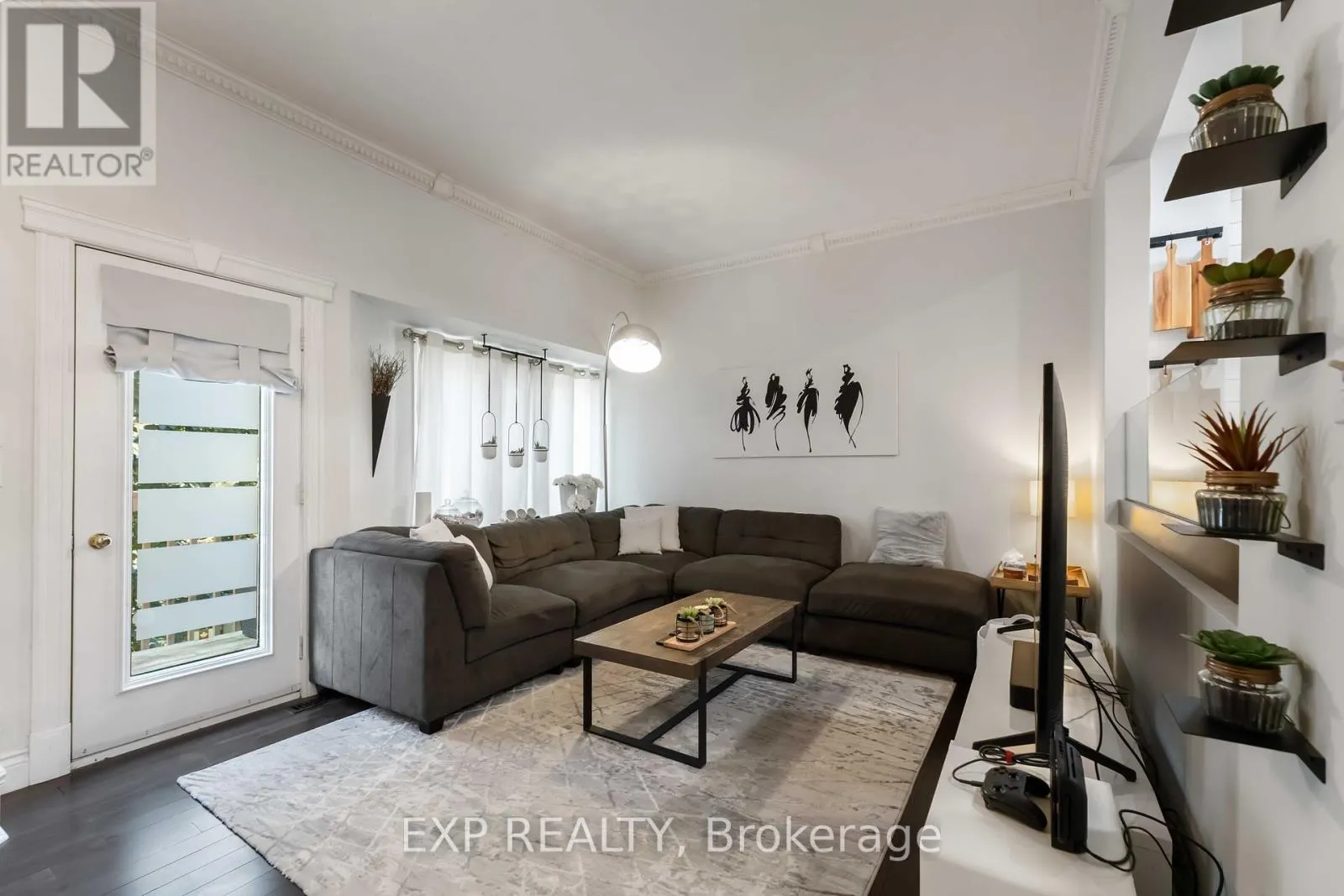 37 - 72 STONE CHURCH ROAD W