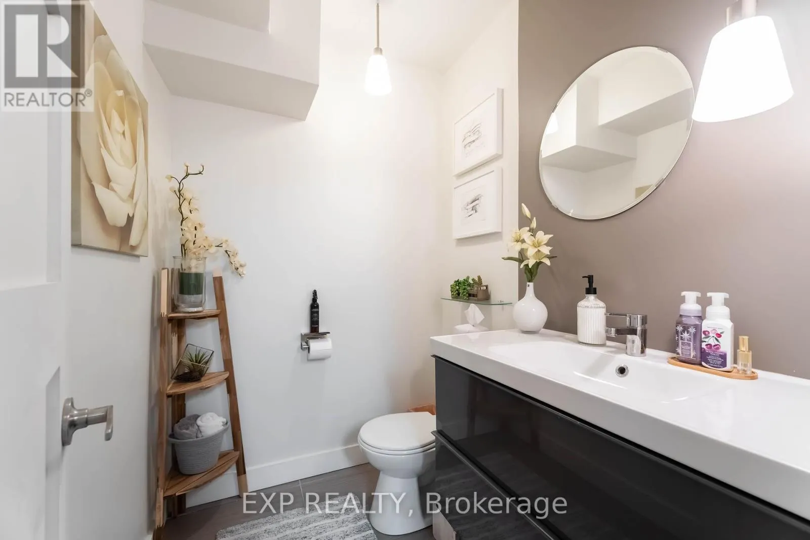 37 - 72 STONE CHURCH ROAD W