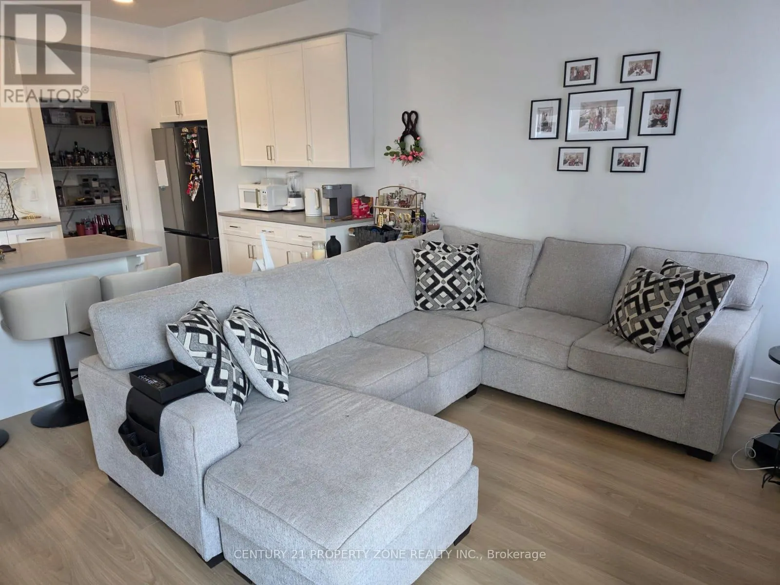 245 JACKSON STREET E