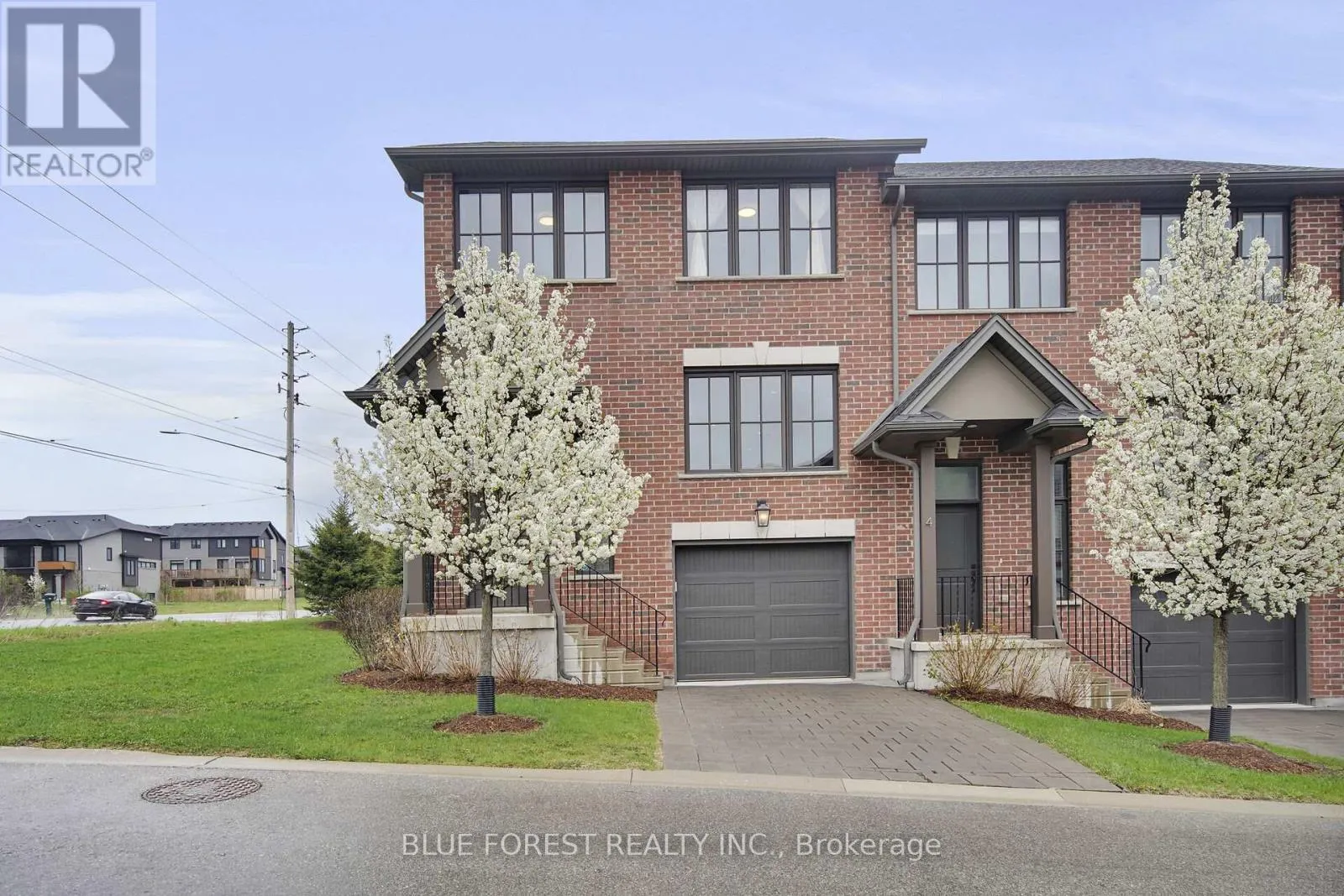 2 - 555 SUNNINGDALE ROAD E, #2