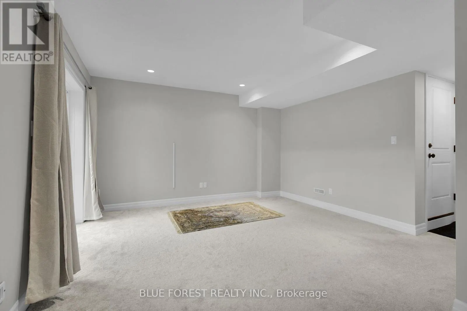 2 - 555 SUNNINGDALE ROAD E, #2