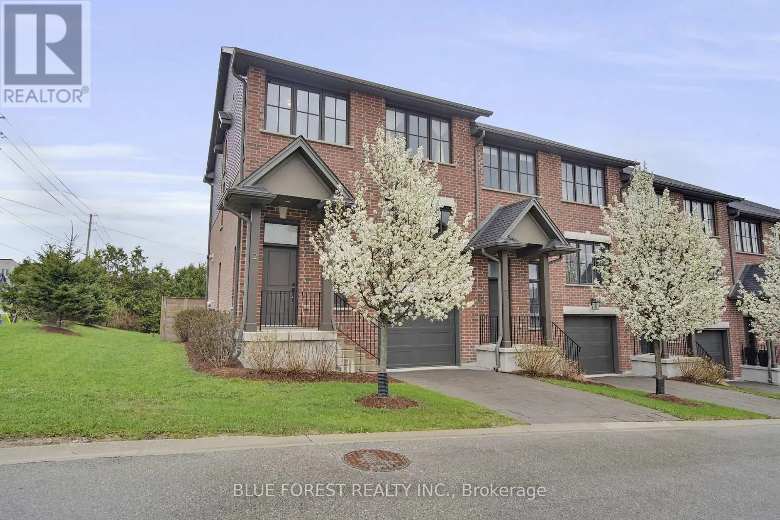 2 - 555 SUNNINGDALE ROAD E, #2