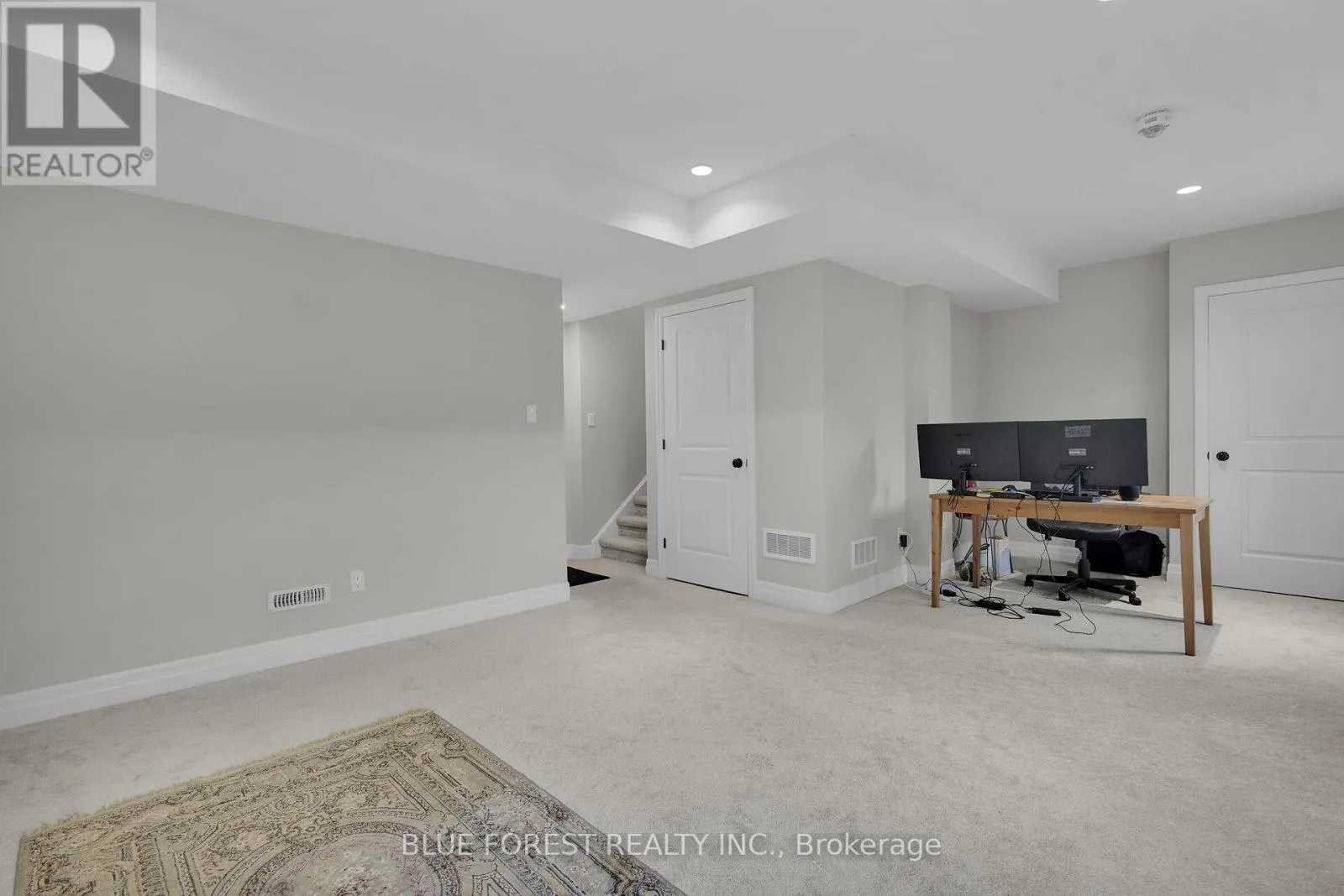 2 - 555 SUNNINGDALE ROAD E, #2