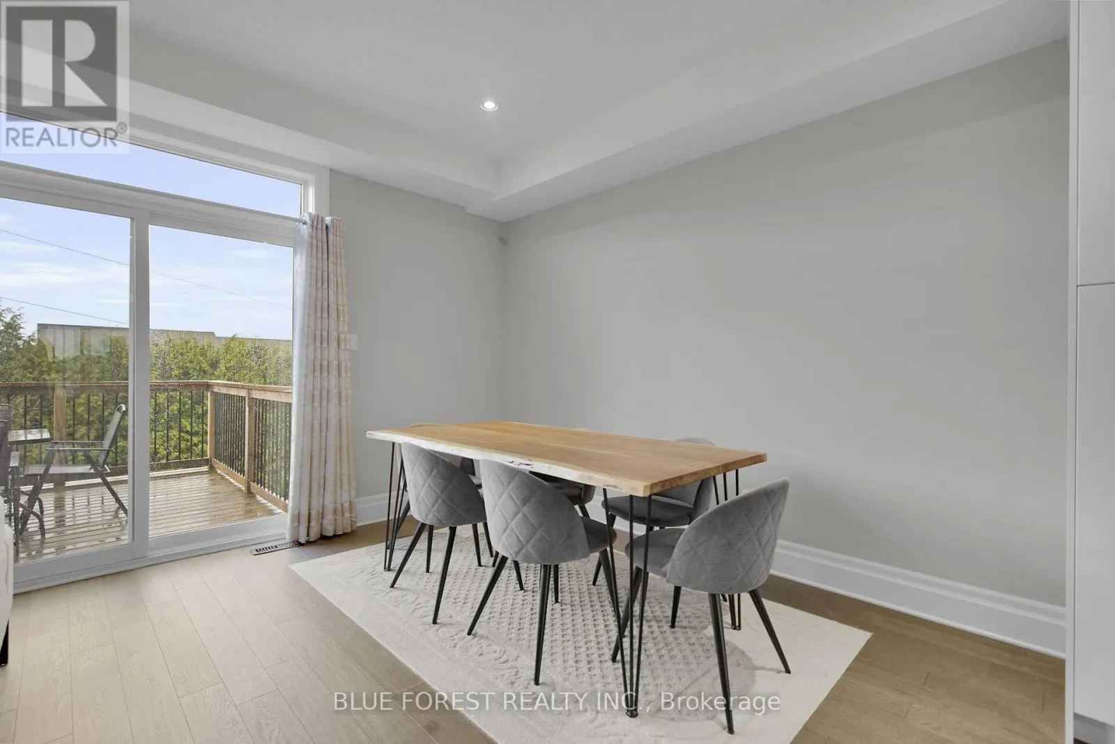 2 - 555 SUNNINGDALE ROAD E, #2