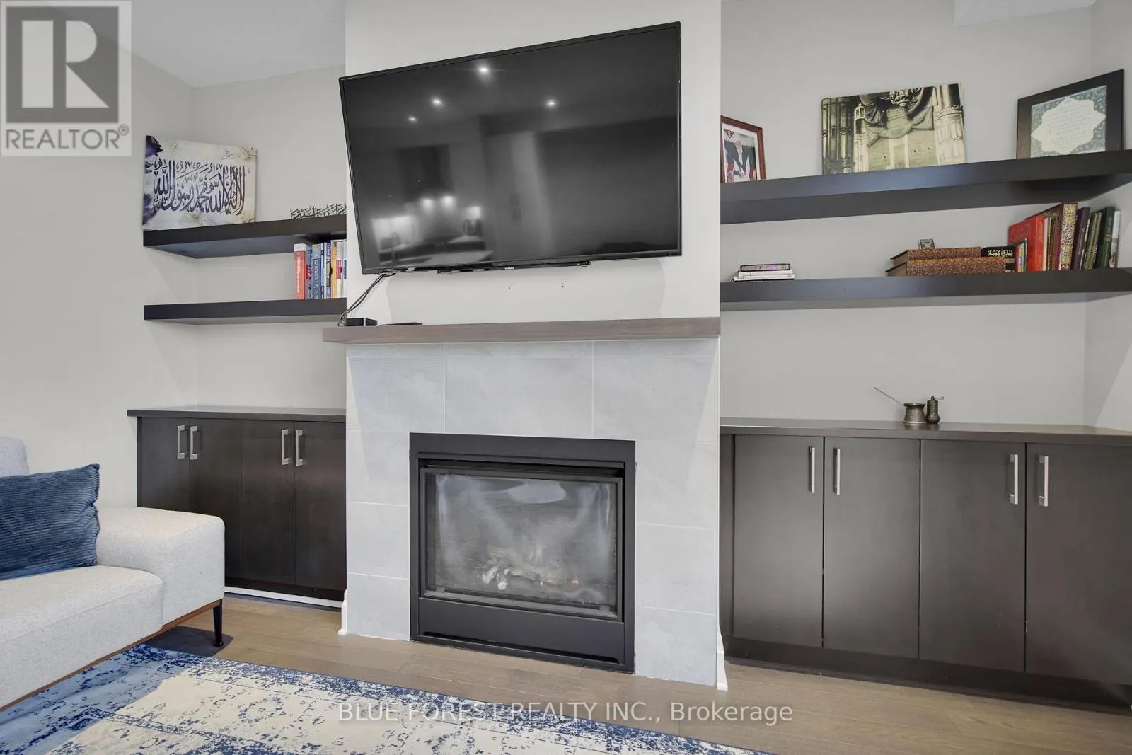 2 - 555 SUNNINGDALE ROAD E, #2