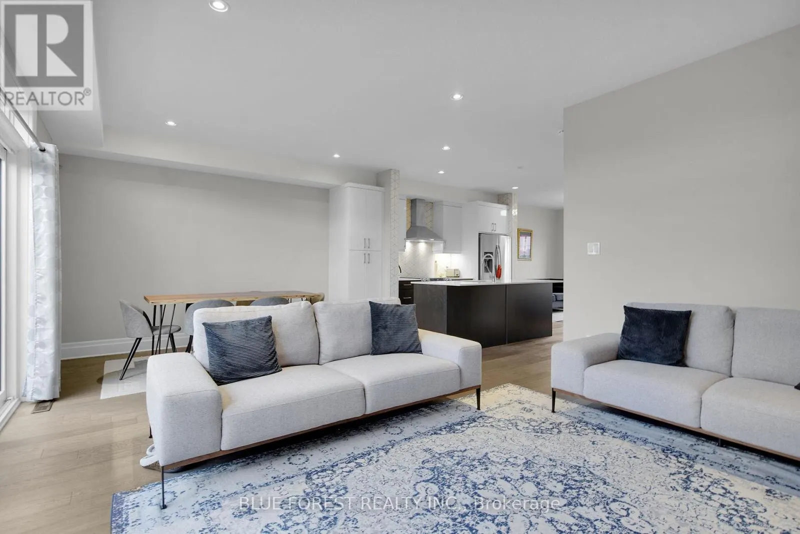 2 - 555 SUNNINGDALE ROAD E, #2