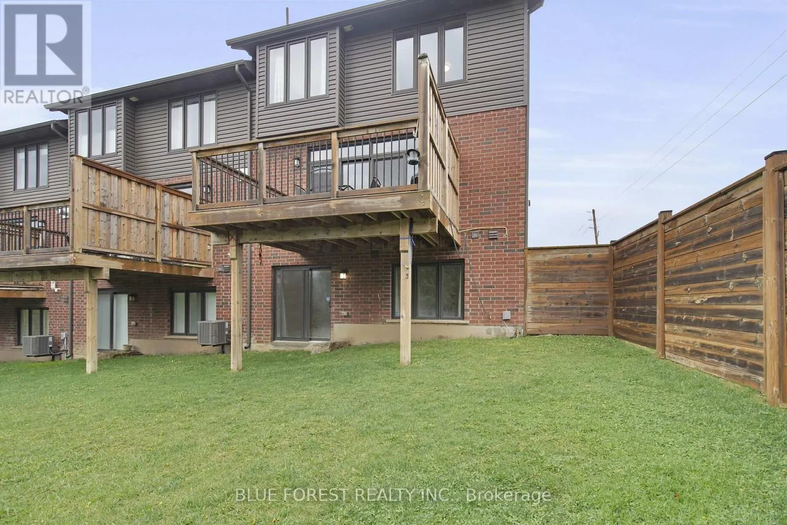 2 - 555 SUNNINGDALE ROAD E, #2