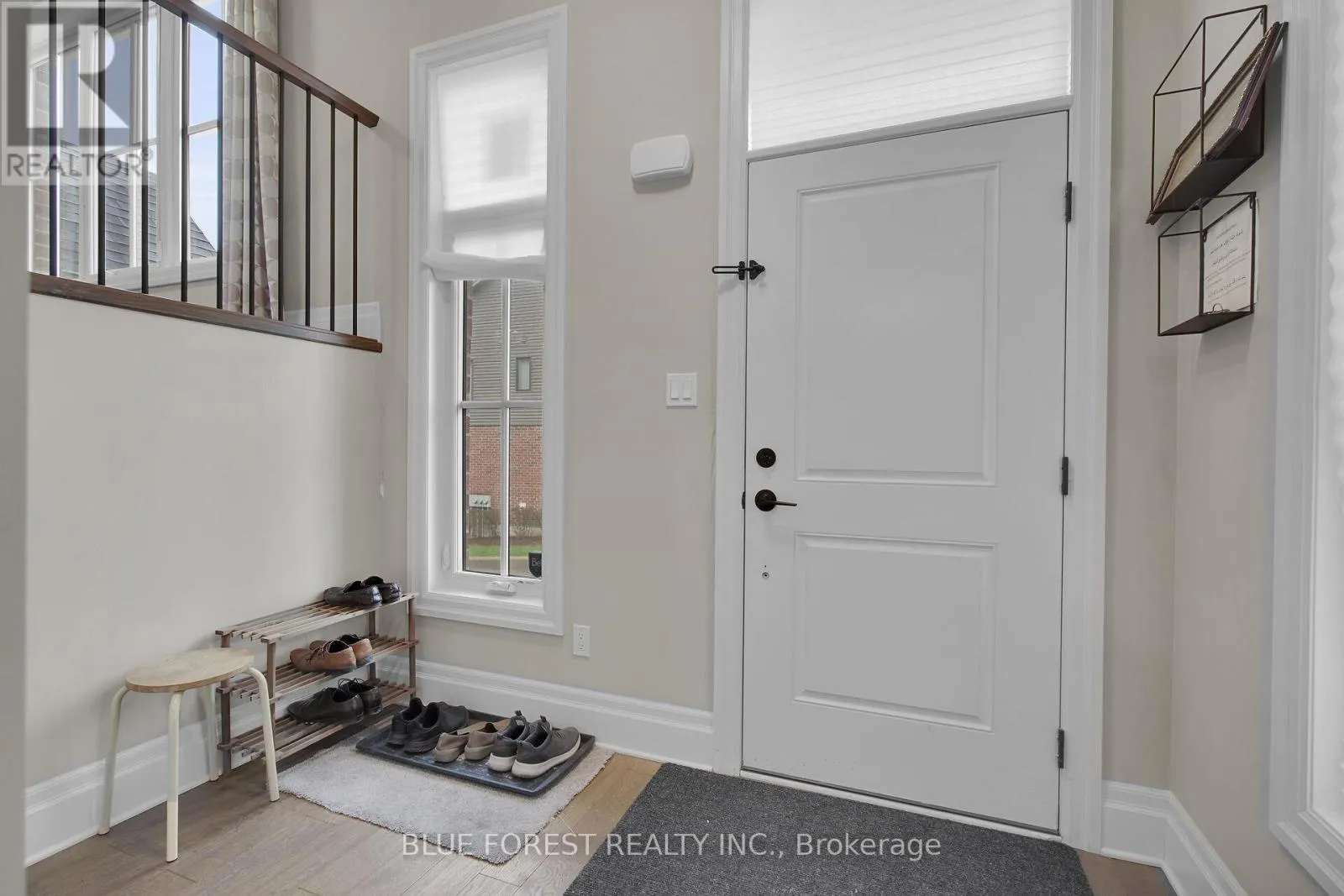 2 - 555 SUNNINGDALE ROAD E, #2