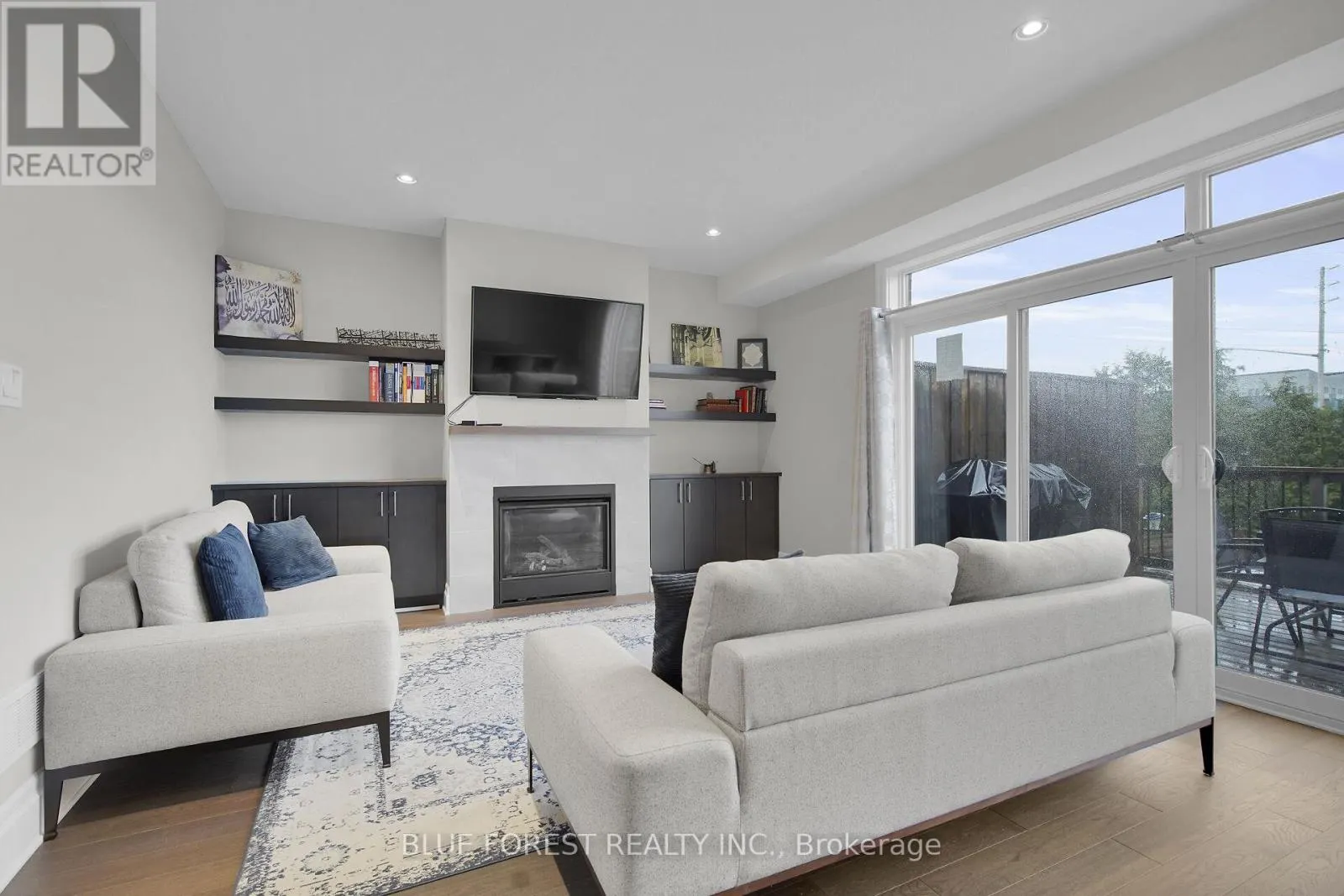 2 - 555 SUNNINGDALE ROAD E, #2