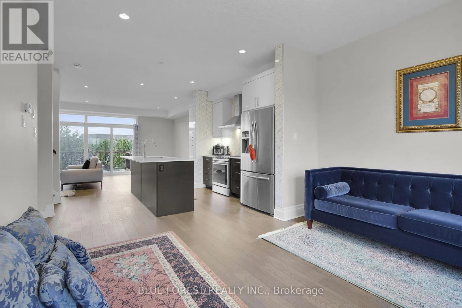 2 - 555 SUNNINGDALE ROAD E, #2