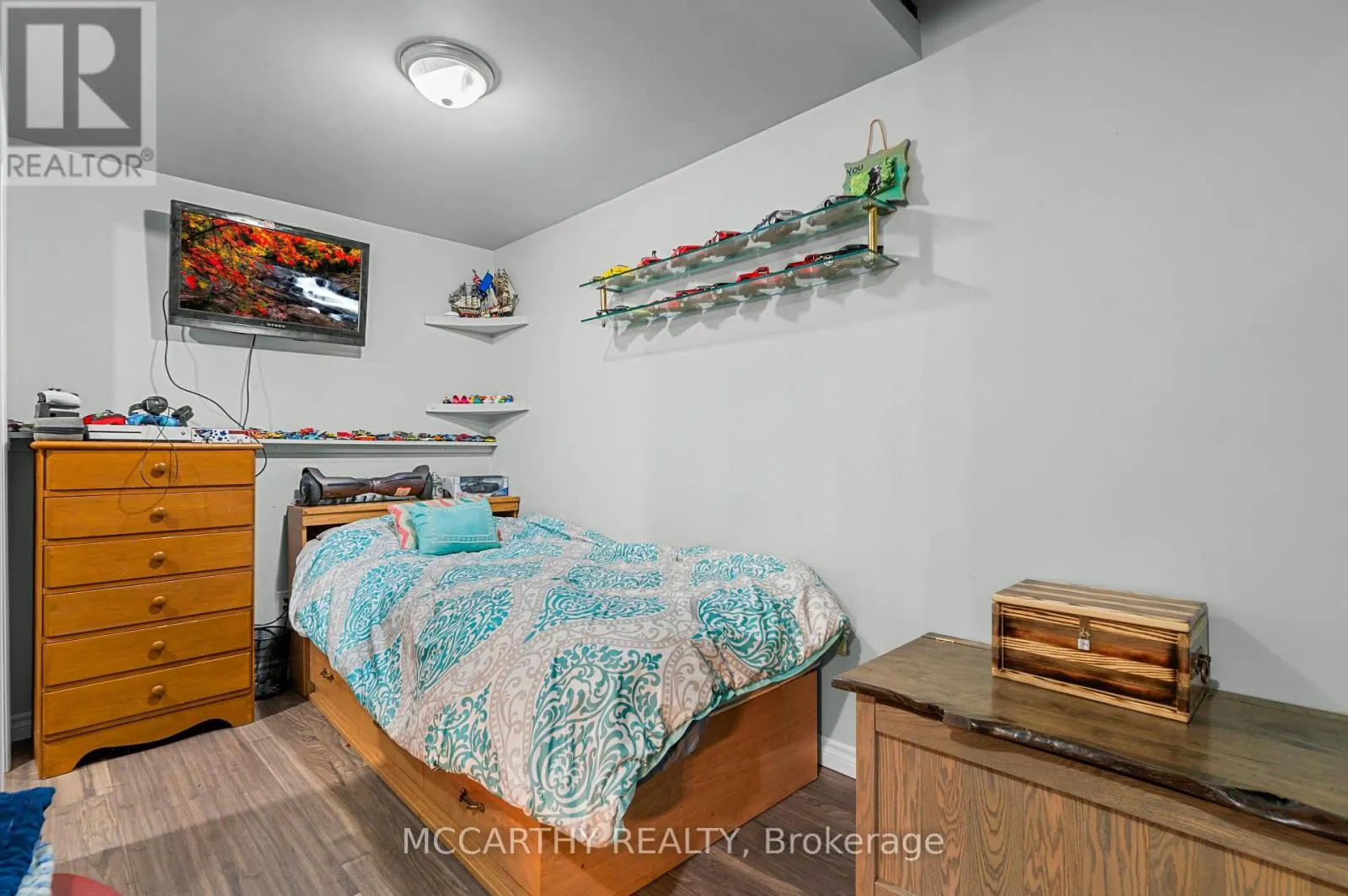 180 GREY STREET W