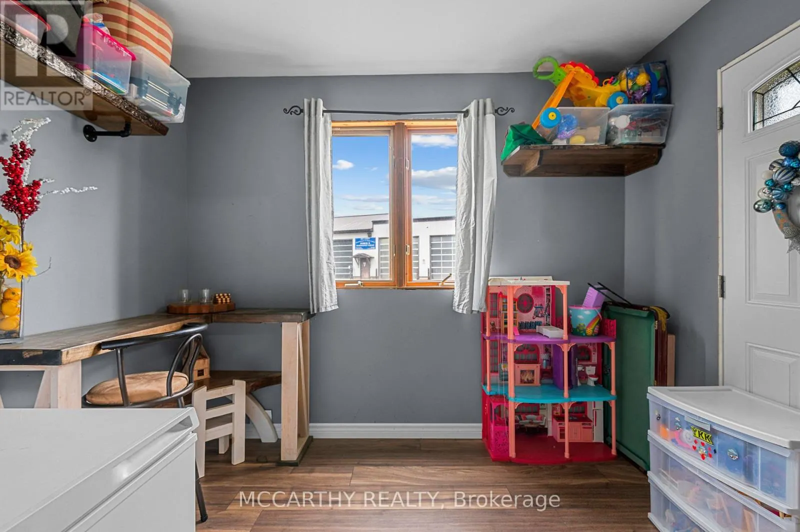 180 GREY STREET W