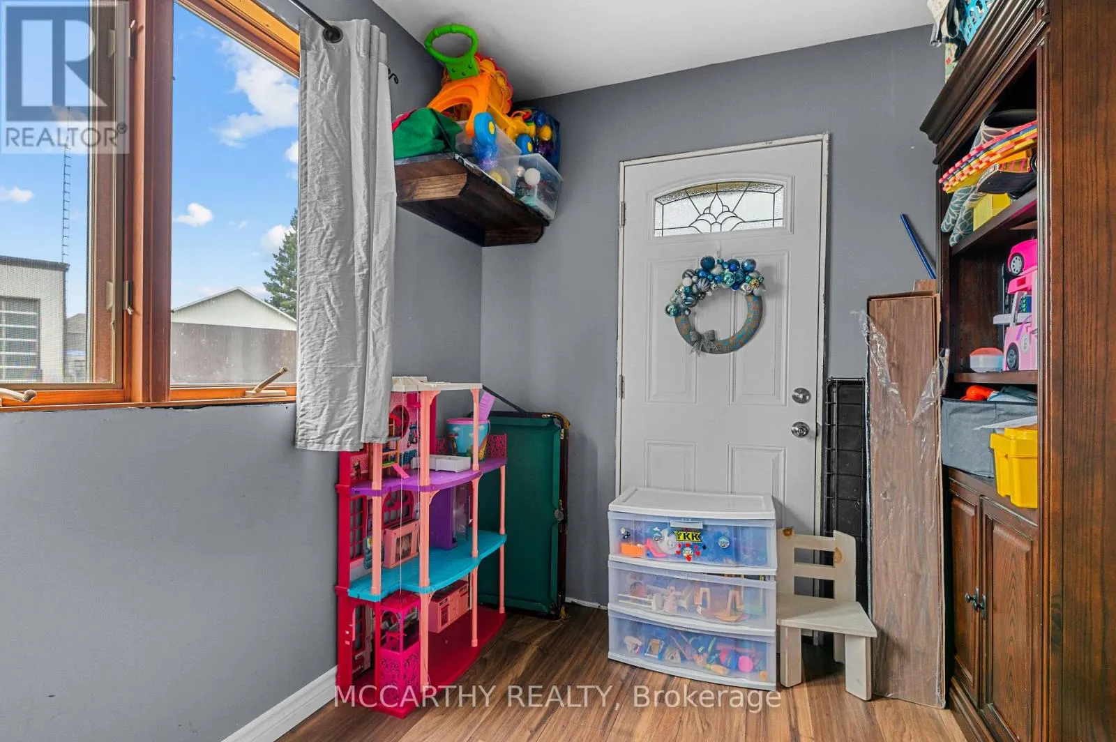 180 GREY STREET W