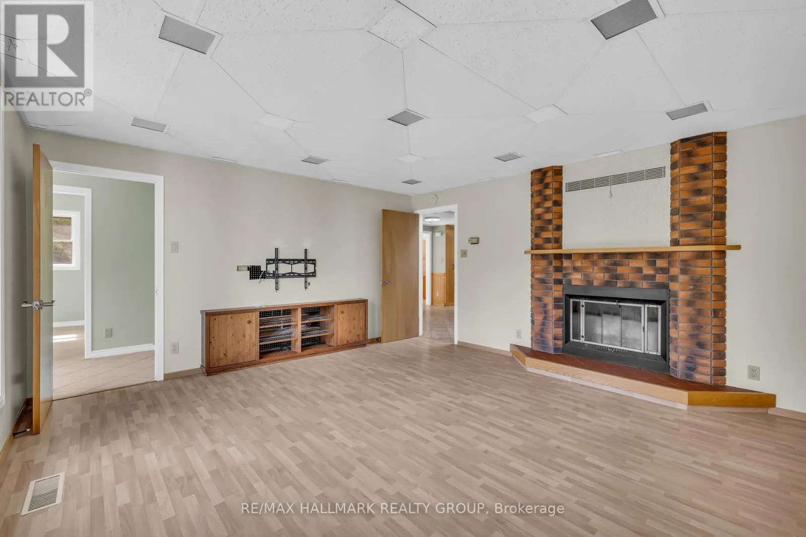 2551 RUSSLAND ROAD