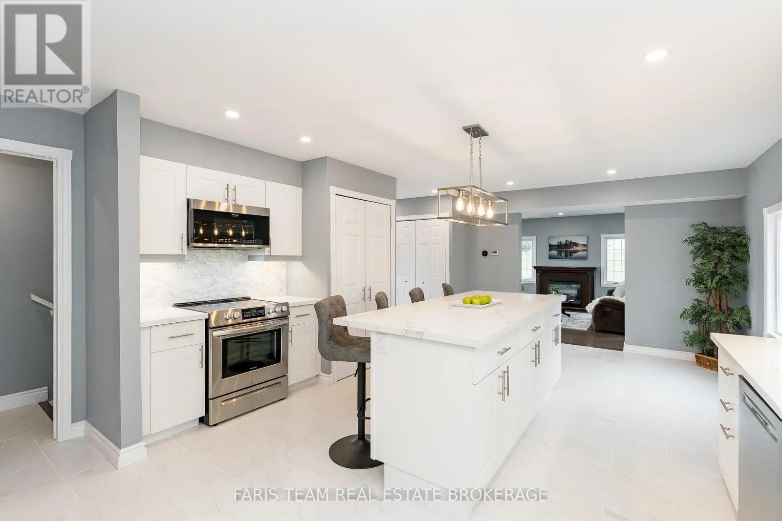 15 LANKIN AVENUE