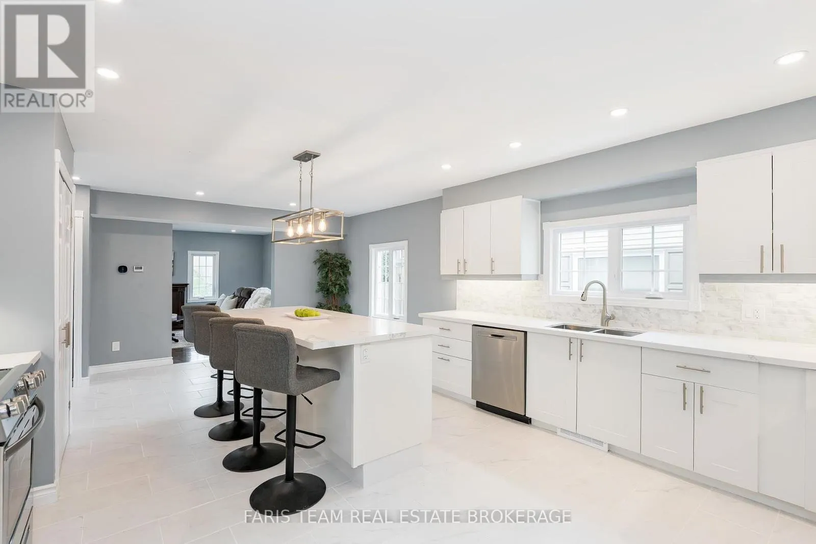 15 LANKIN AVENUE