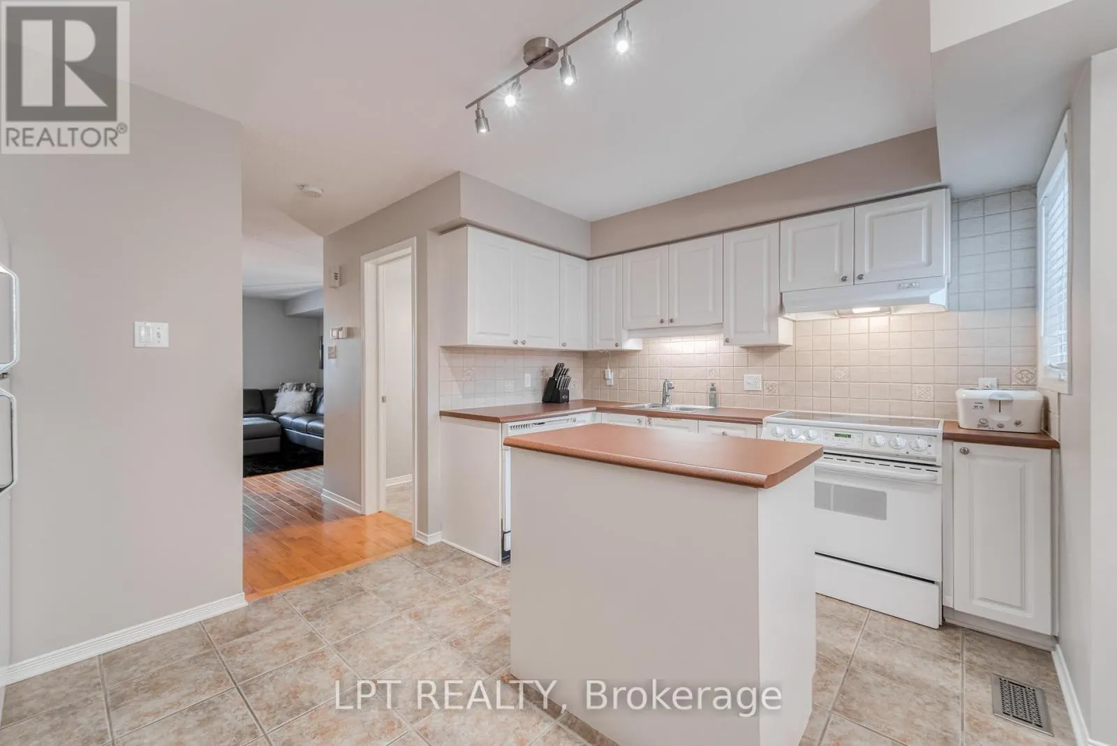 21 PROVENDER AVENUE