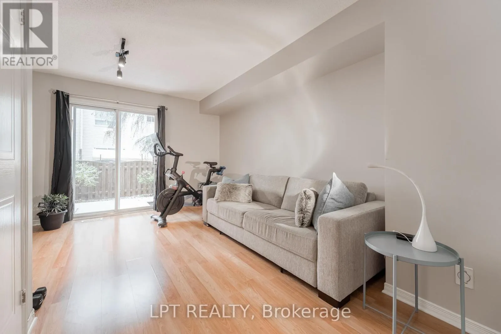 21 PROVENDER AVENUE