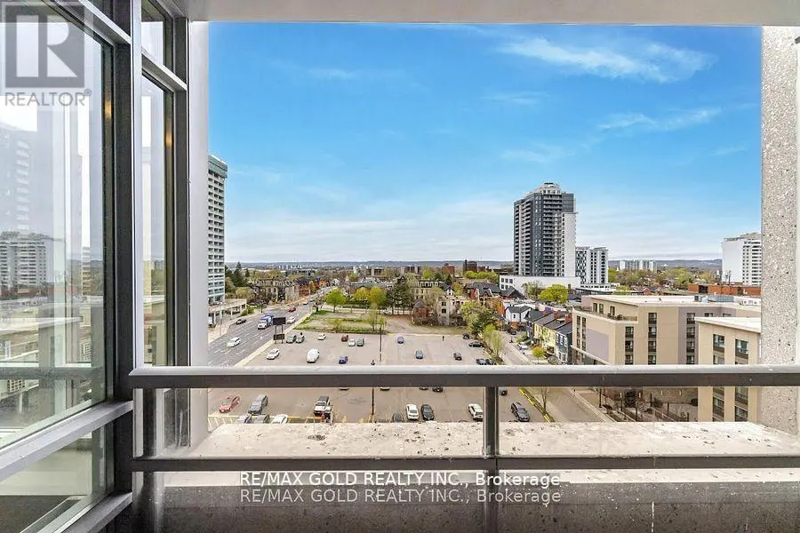 806 - 150 MAIN STREET W
