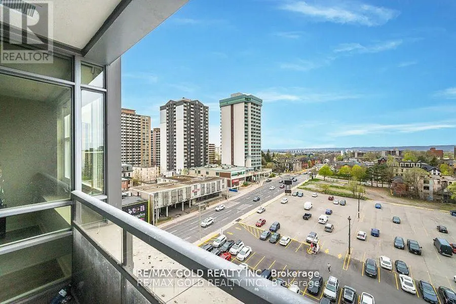 806 - 150 MAIN STREET W