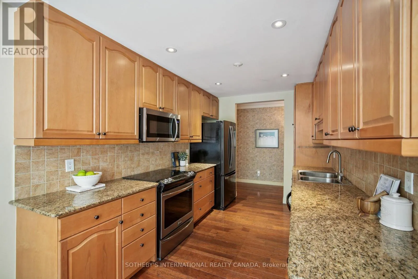 103 - 2000 CREEKSIDE DRIVE