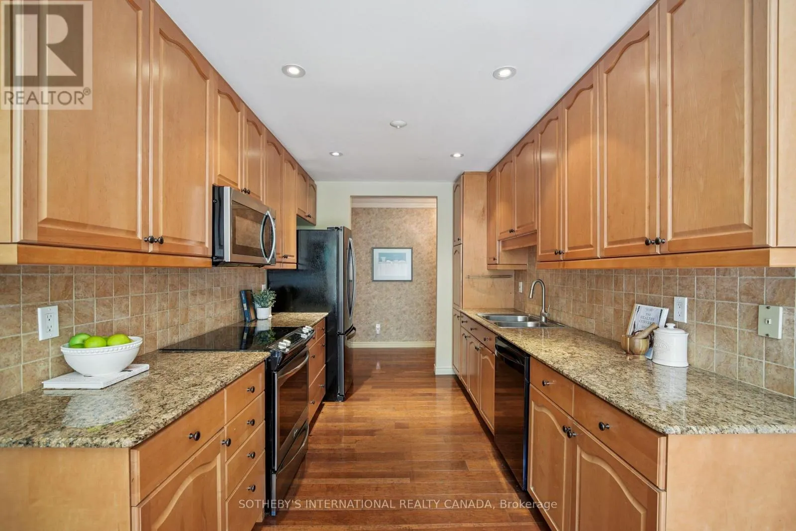 103 - 2000 CREEKSIDE DRIVE