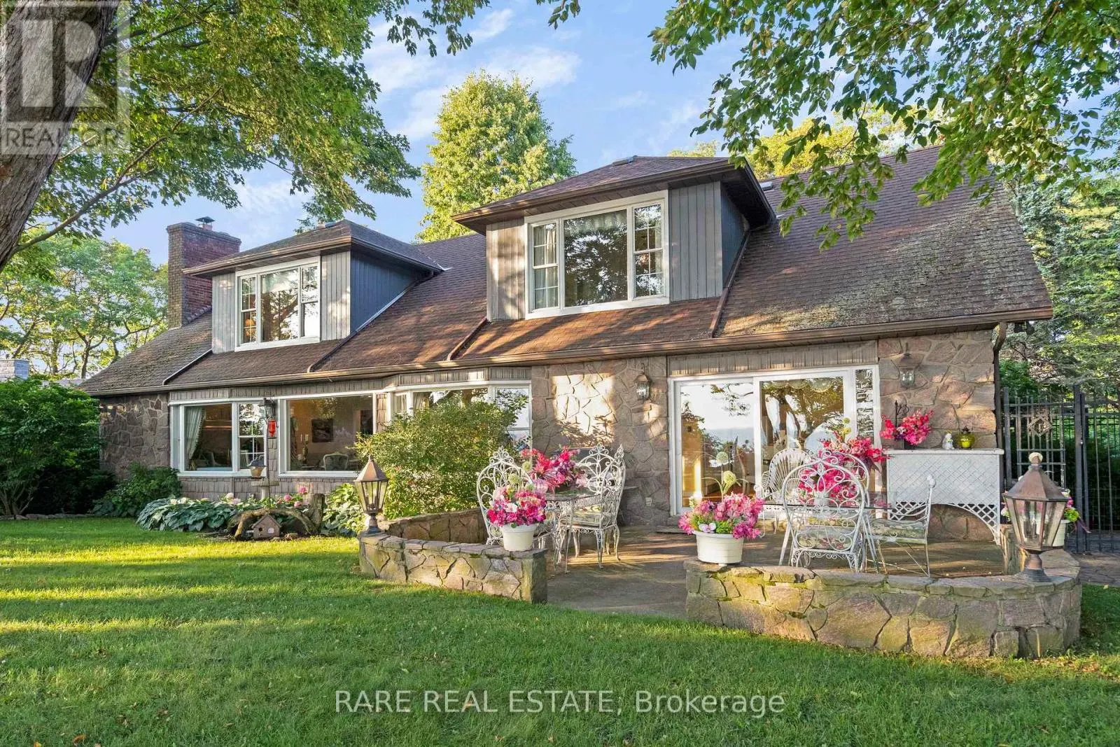 735 LAKESHORE ROAD E