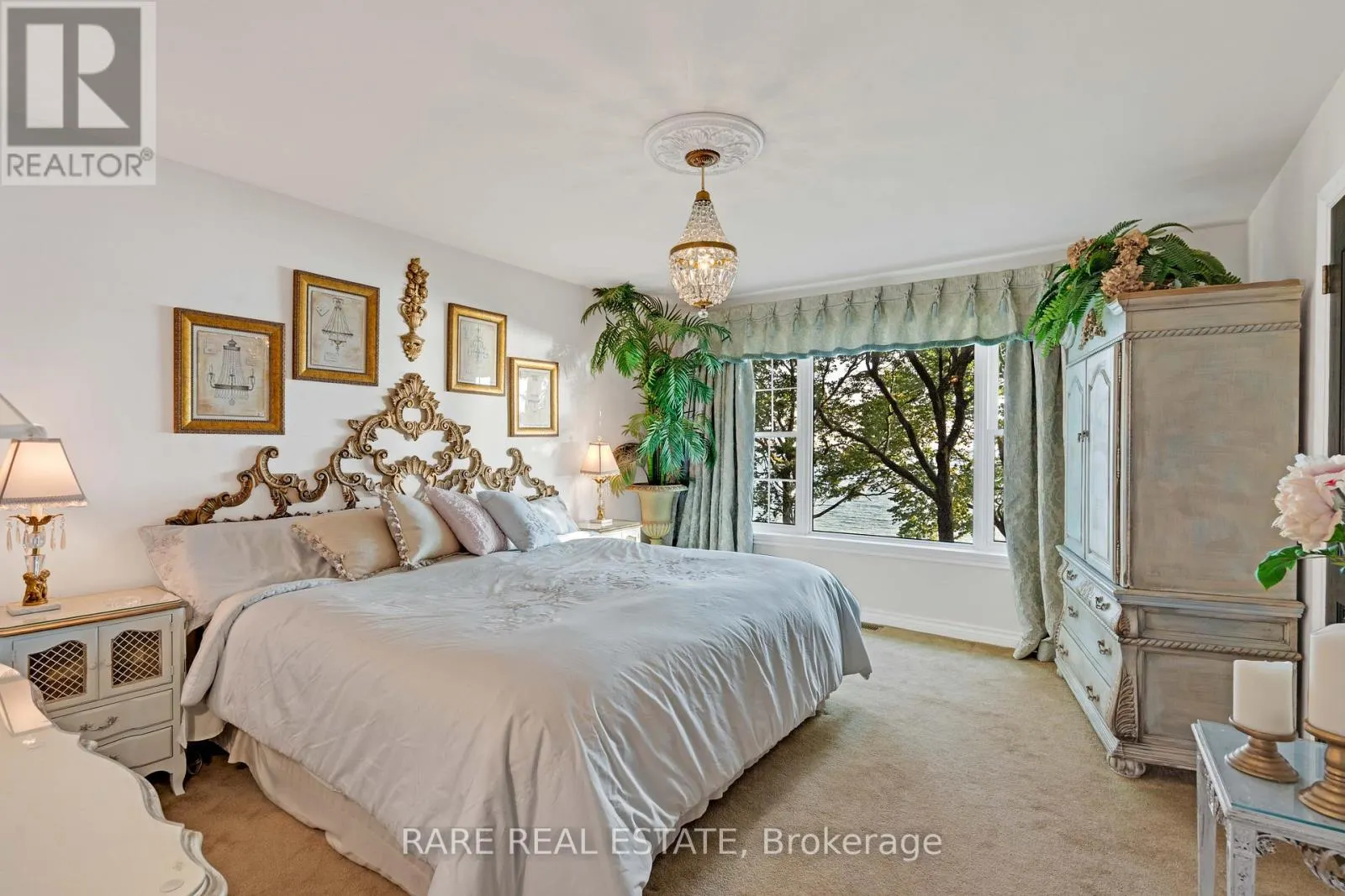 735 LAKESHORE ROAD E