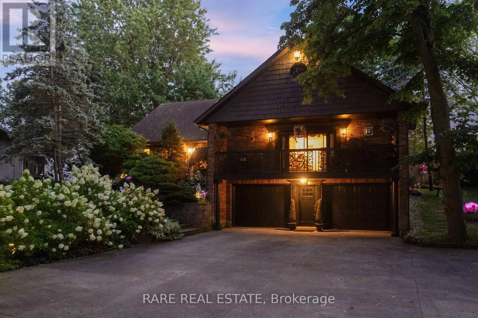 735 LAKESHORE ROAD E