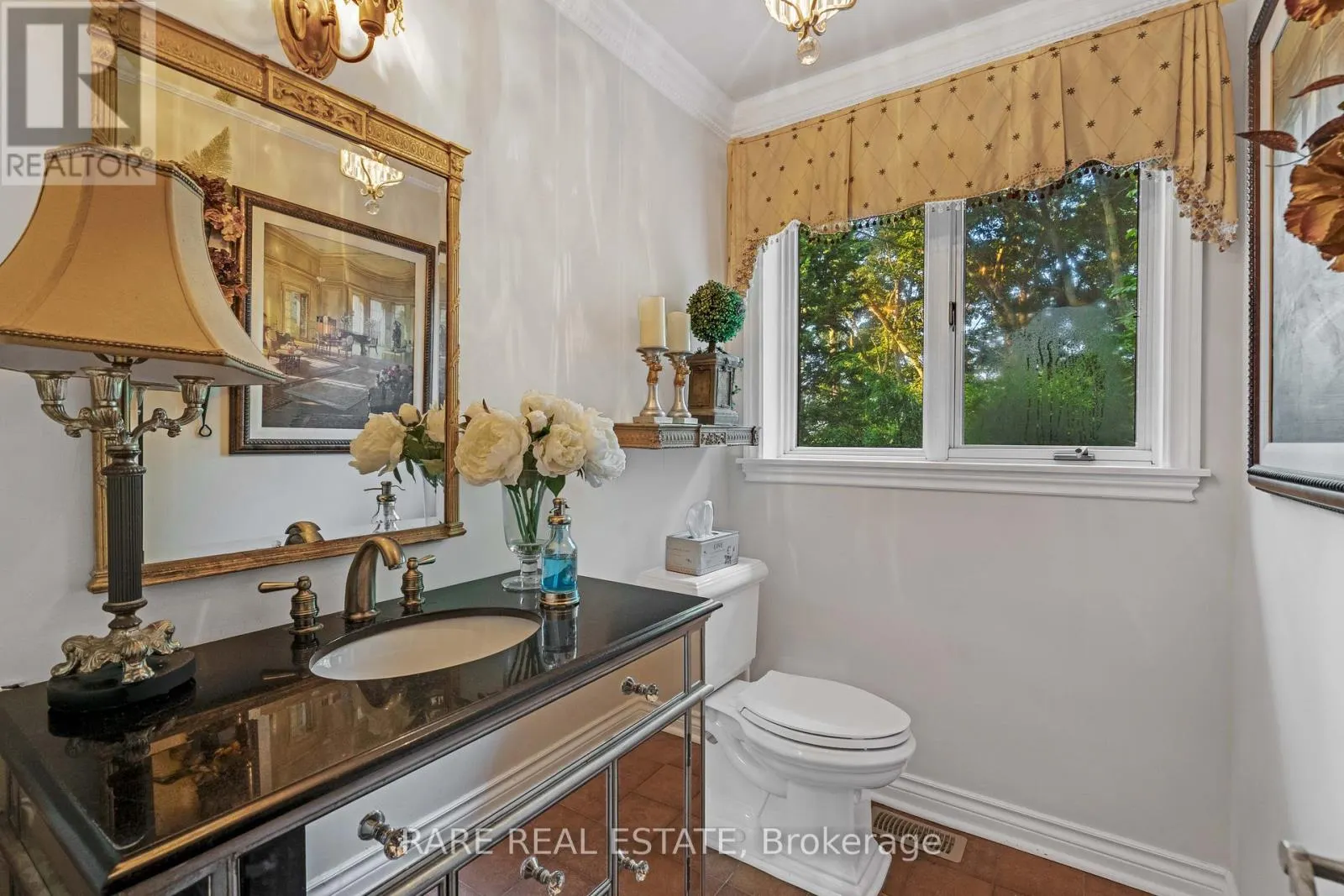 735 LAKESHORE ROAD E