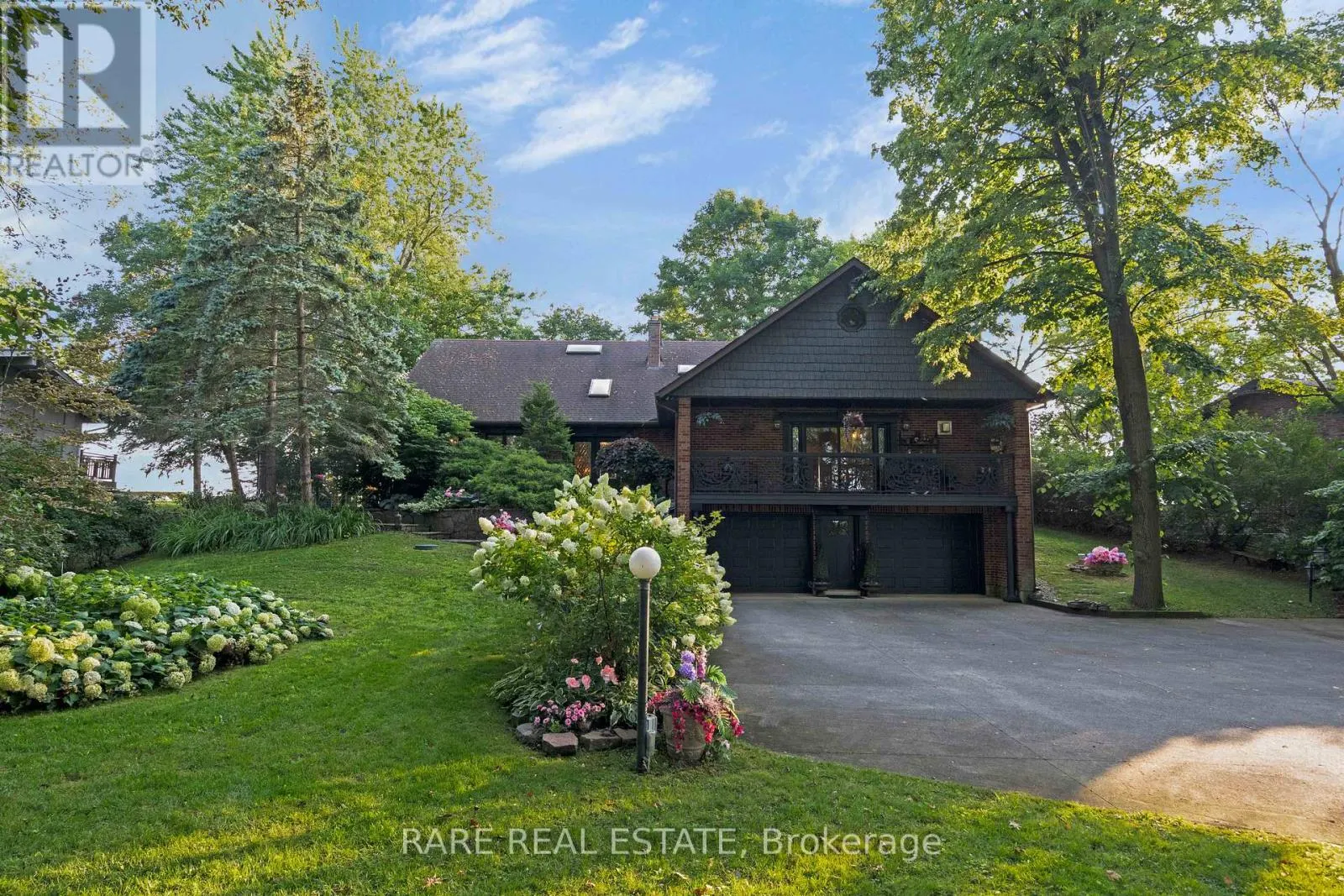 735 LAKESHORE ROAD E