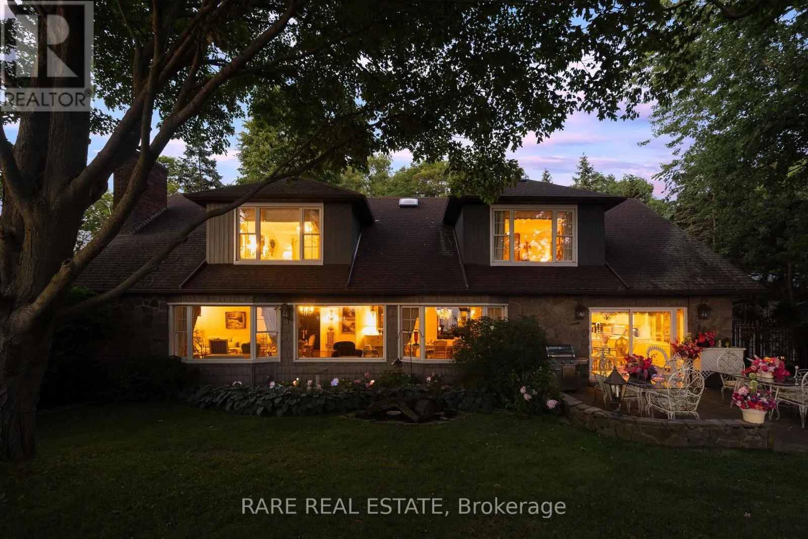 735 LAKESHORE ROAD E