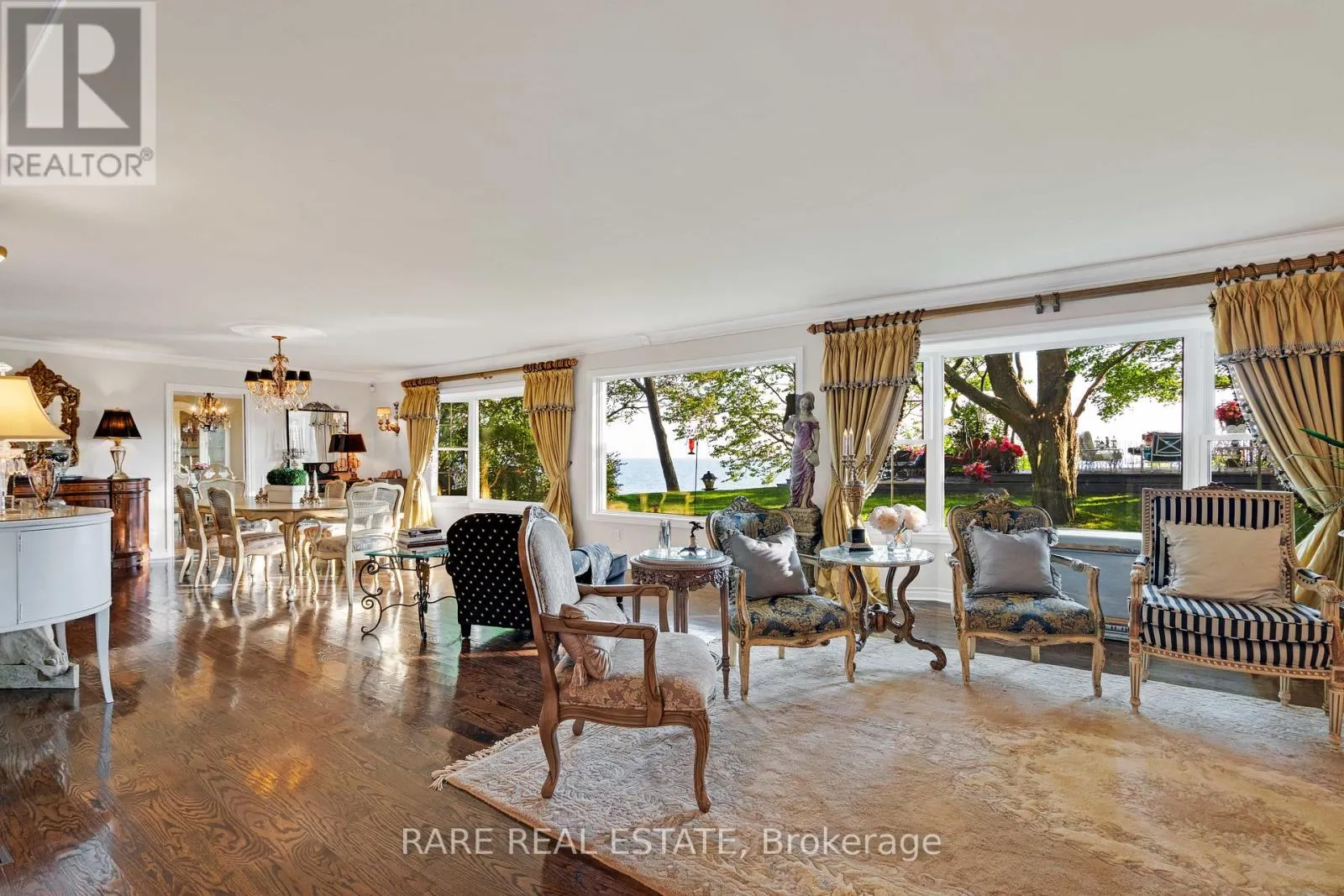 735 LAKESHORE ROAD E