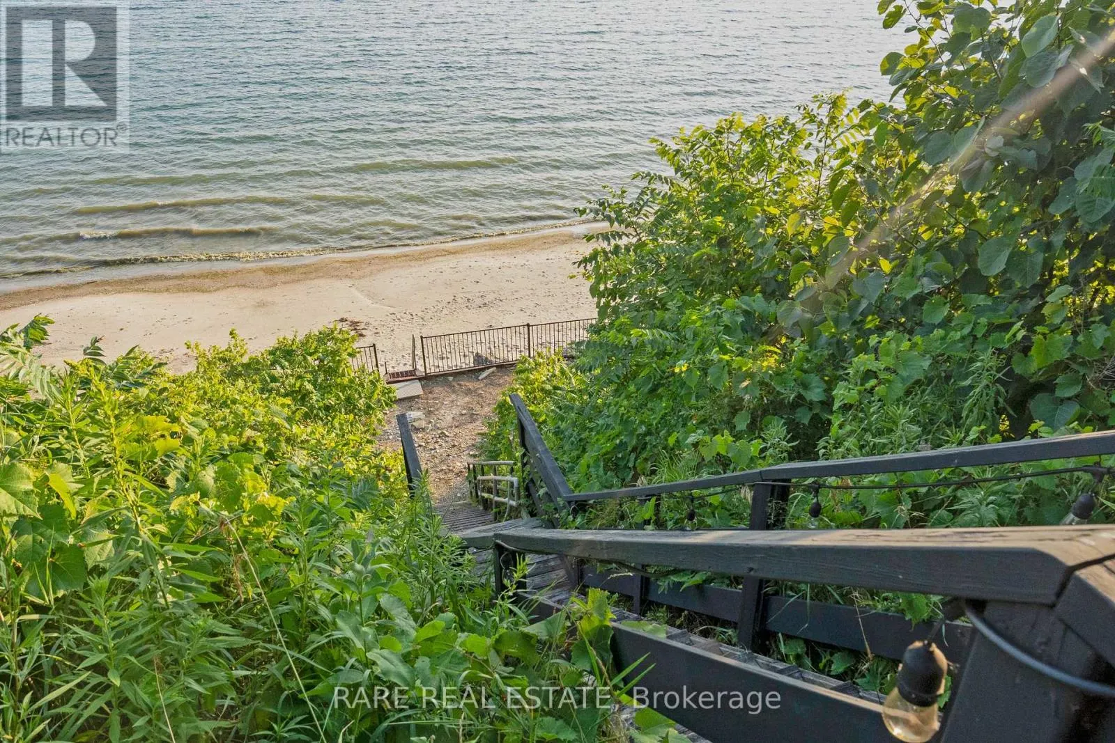 735 LAKESHORE ROAD E