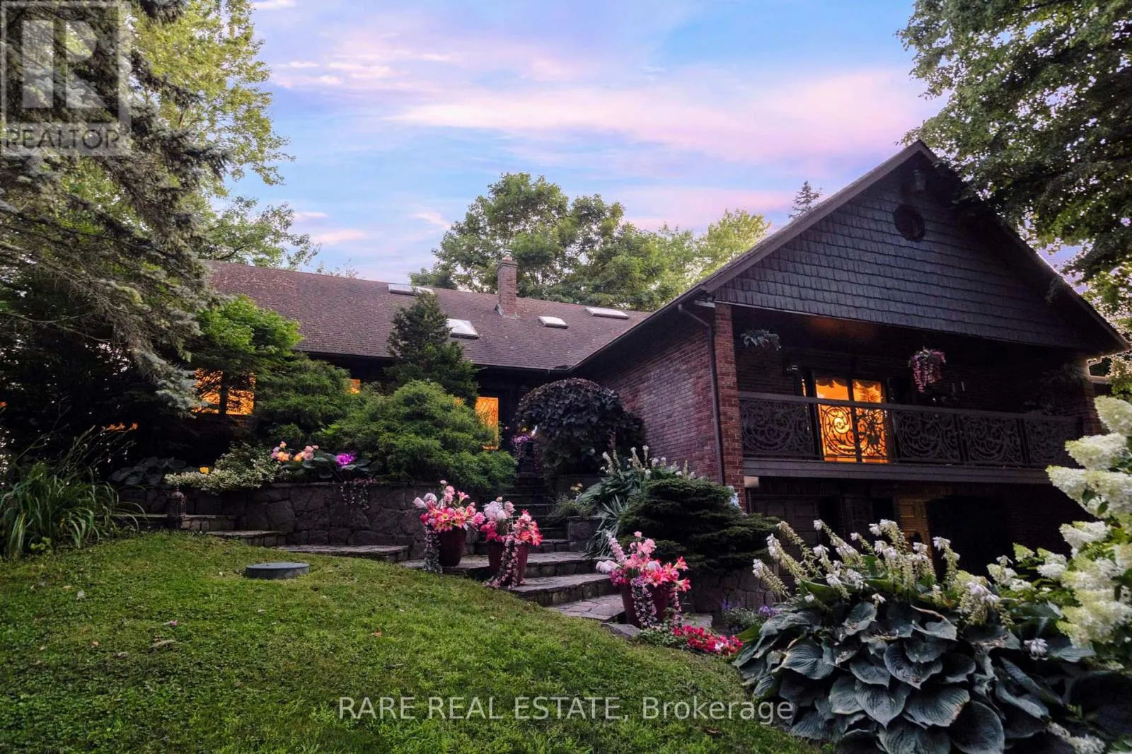 735 LAKESHORE ROAD E