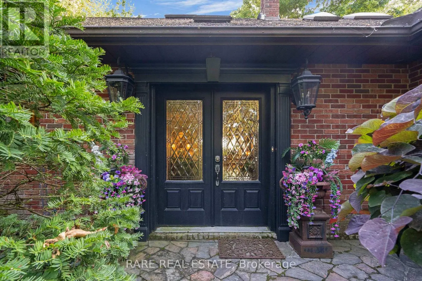 735 LAKESHORE ROAD E
