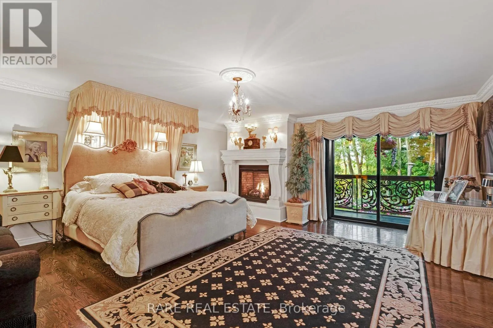 735 LAKESHORE ROAD E