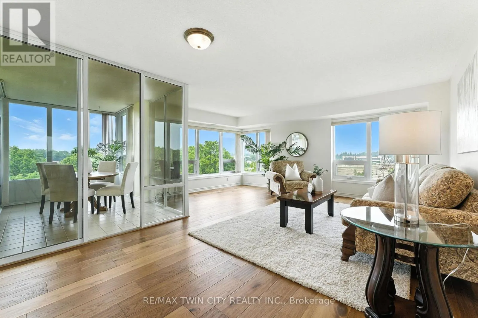 1104 - 237 KING STREET W