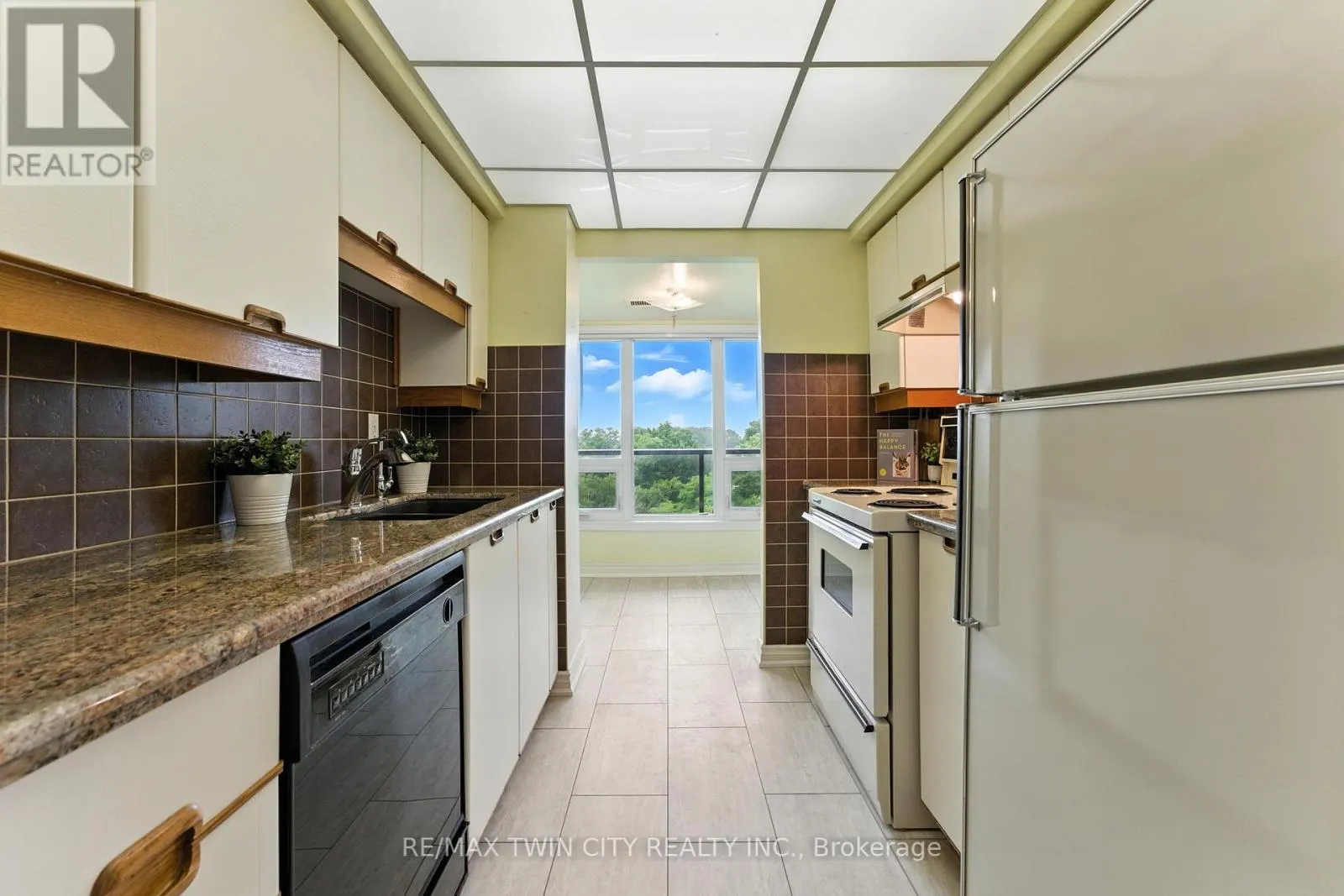 1104 - 237 KING STREET W
