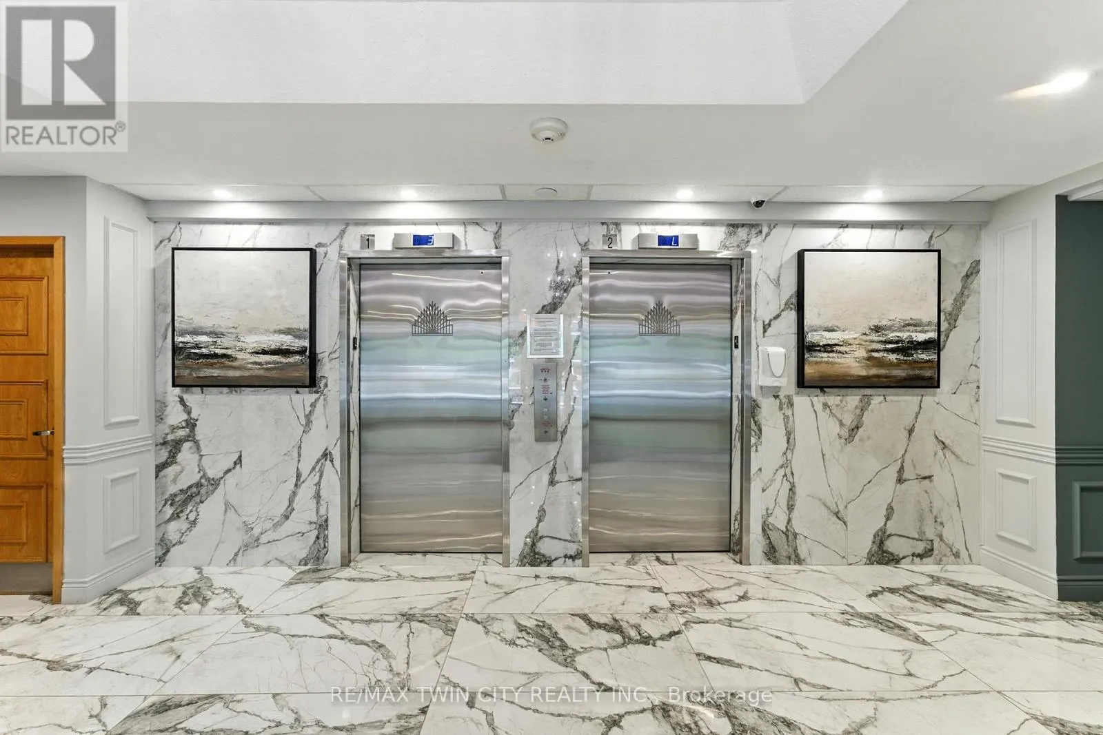1104 - 237 KING STREET W