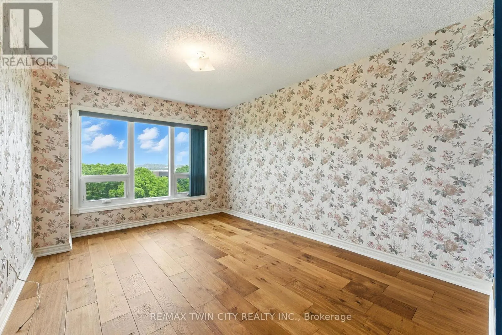 1104 - 237 KING STREET W