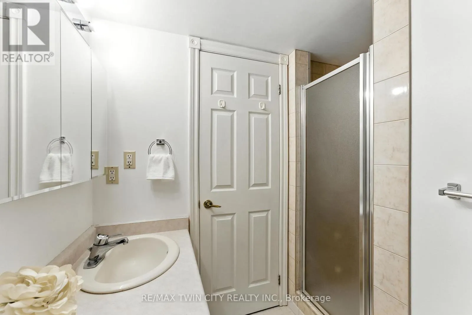 1104 - 237 KING STREET W