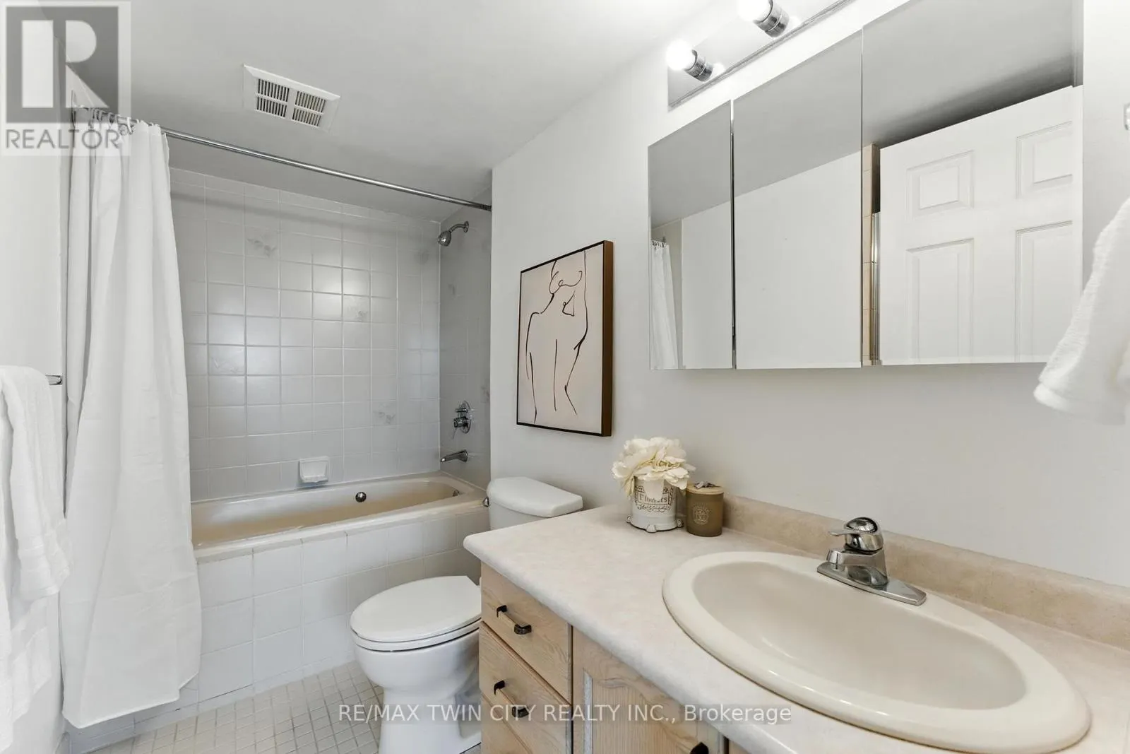 1104 - 237 KING STREET W