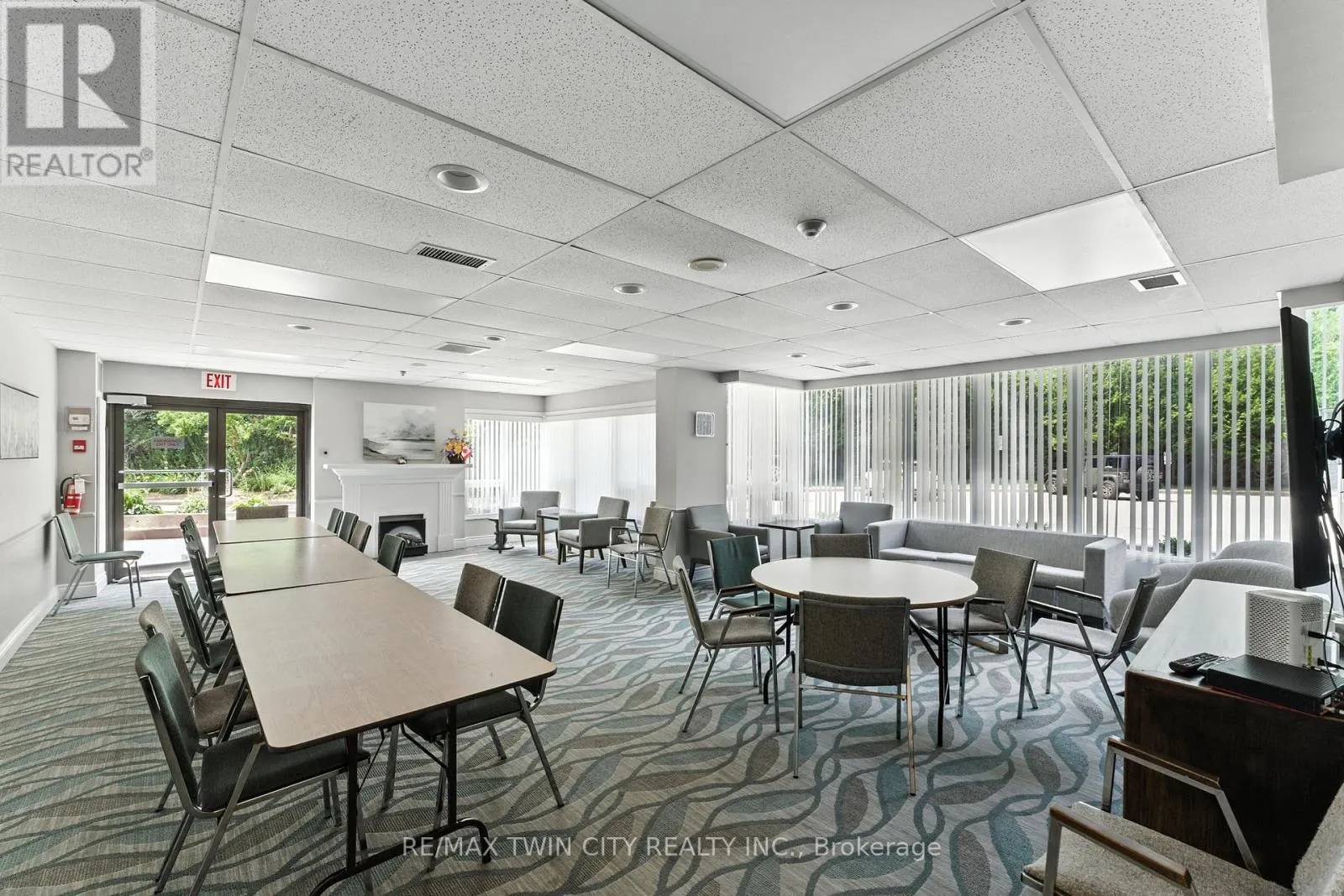 1104 - 237 KING STREET W