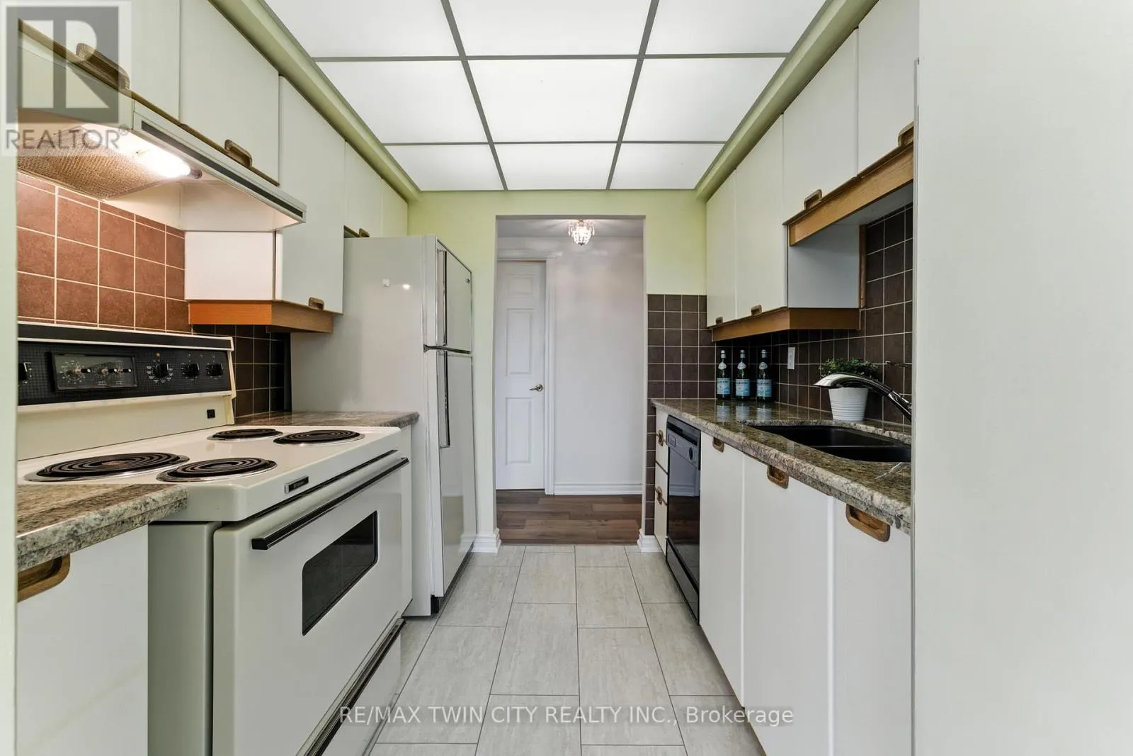 1104 - 237 KING STREET W