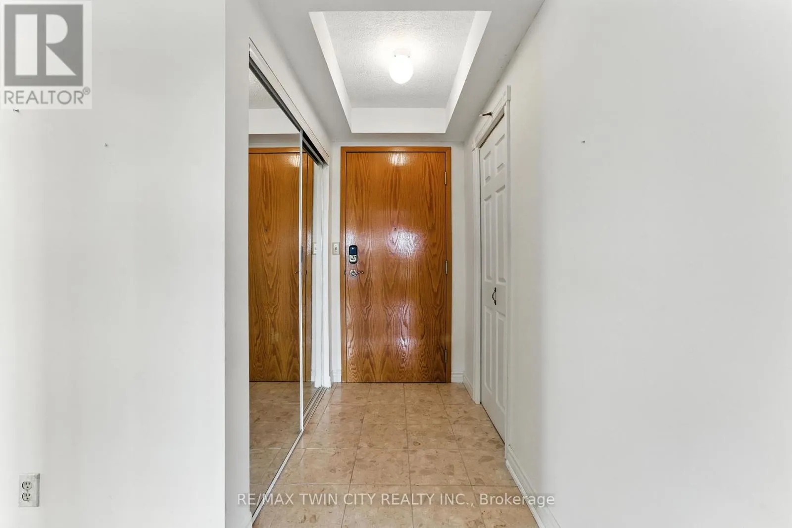 1104 - 237 KING STREET W