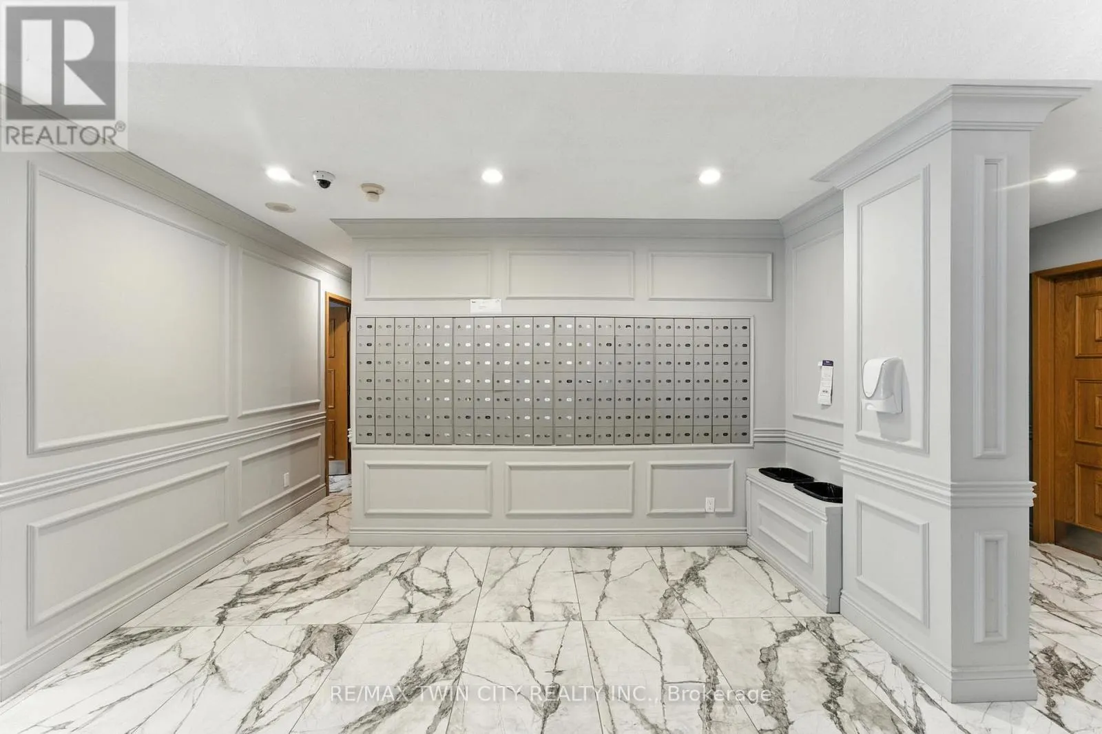 1104 - 237 KING STREET W