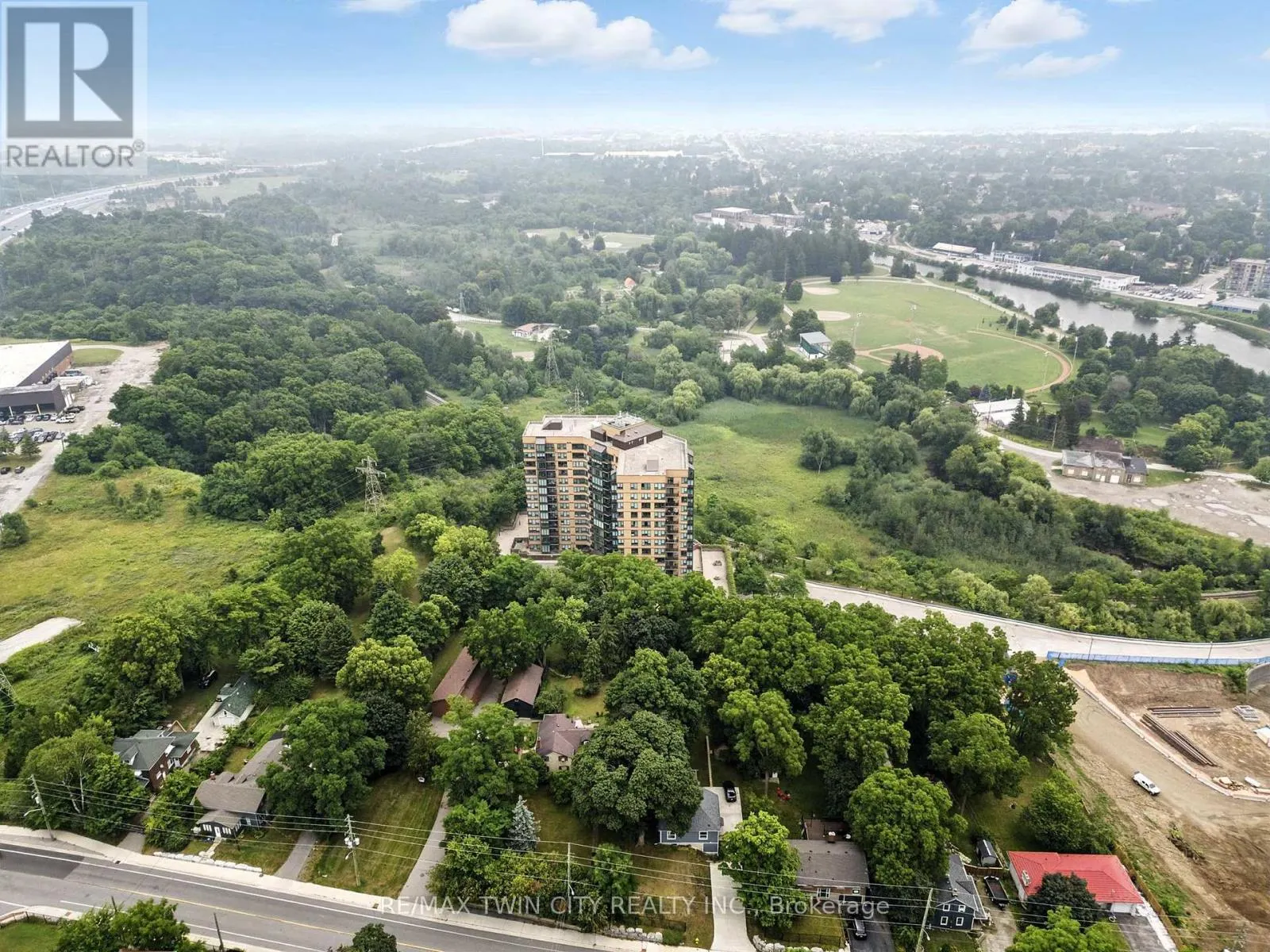 1104 - 237 KING STREET W