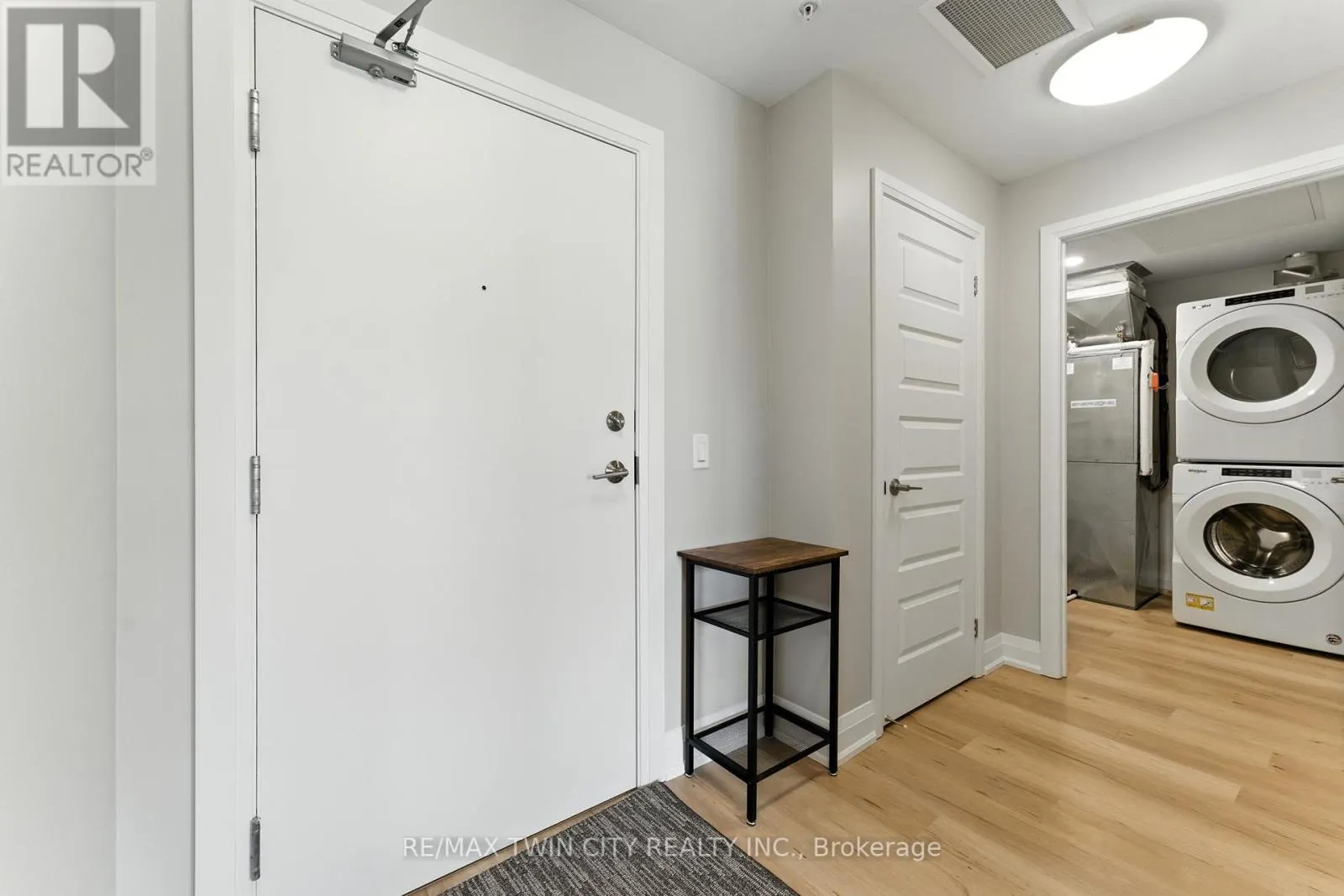 403 - 88 GIBSON STREET