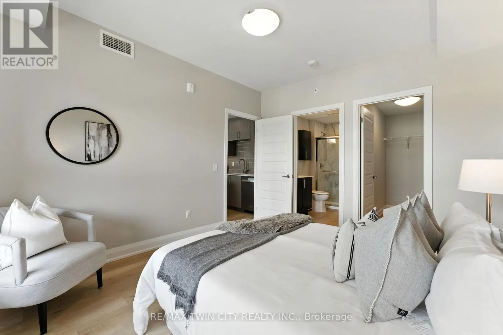 403 - 88 GIBSON STREET